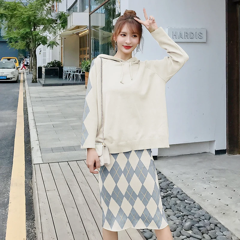 Зеленый трикотажный свитер с капюшоном повседневная юбка новинка 2020 костюм