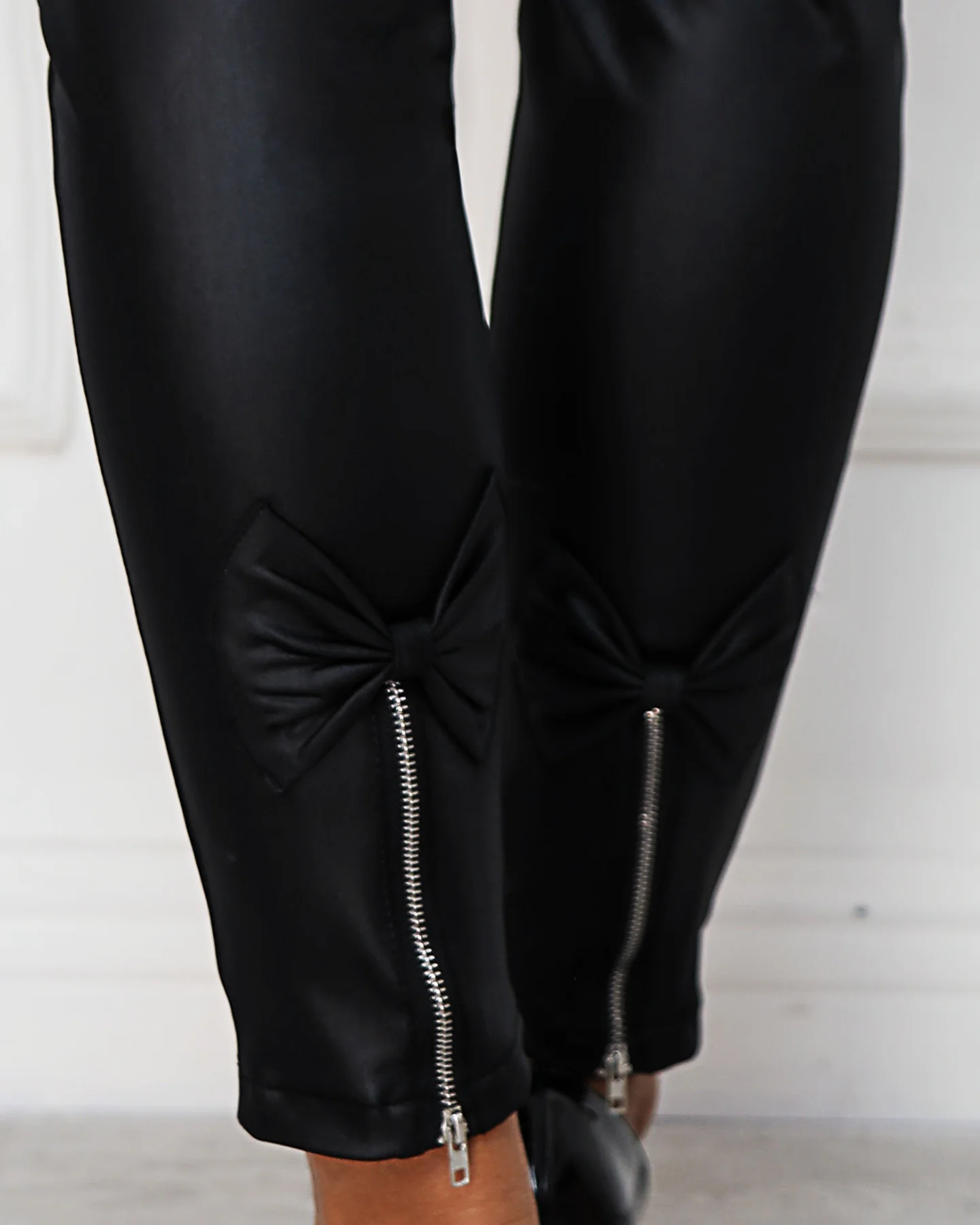 

2020 Women Pu Zipper Design Bowknot Detail Pants Women Fashion Pencil Pants Ladies Skinny Leggings Bottom High Waist Trousers