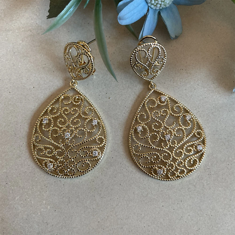 

Hollow Out Water Drop Shaped Inlaid Crystal Copper Women Earrings 2021 New Exquisite Style Wedding Attendance Design