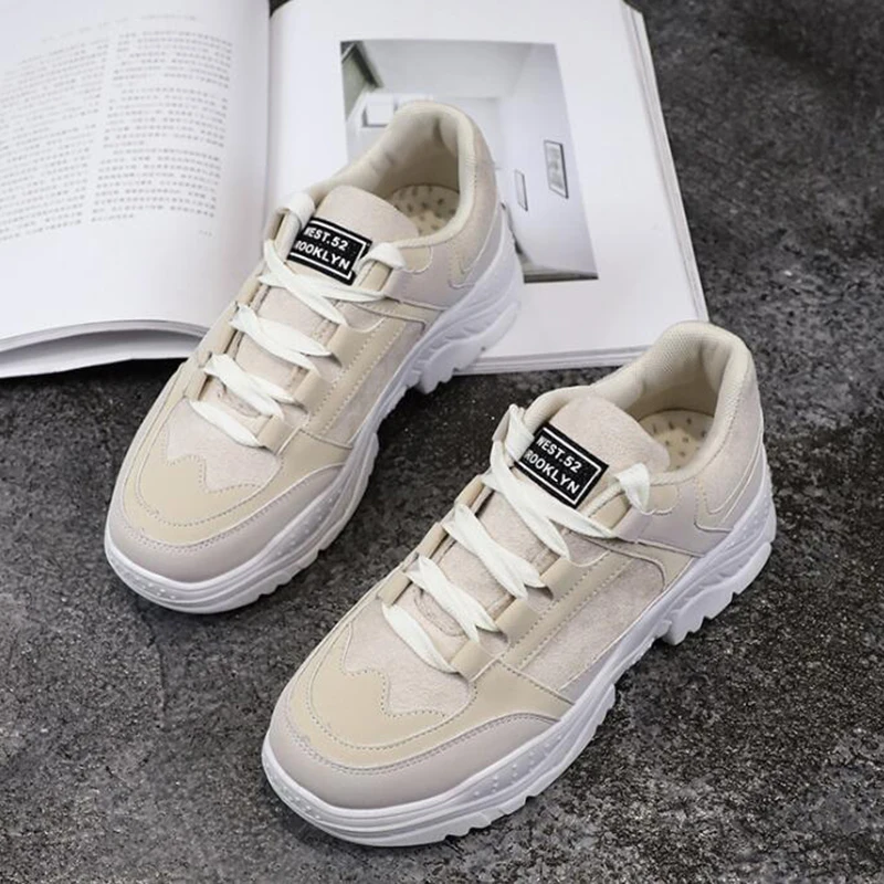 Beige COVOYYAR/ зимняя женская обувь; теплые плюшевые модные кроссовки на меху; женские повседневные ботинки с массивным каблуком на платформе со шнуровкой; WSN2018 - Цвет: Beige
