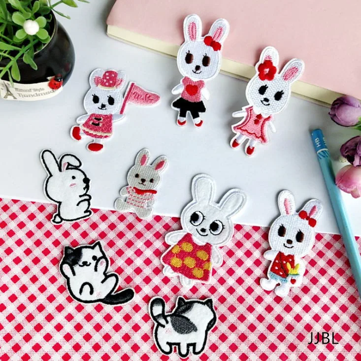 

10 pcs cute Animals Embroidered Iron On Patches Popular Badge Fabric Jacket Sticker Clothing DIY Accessory