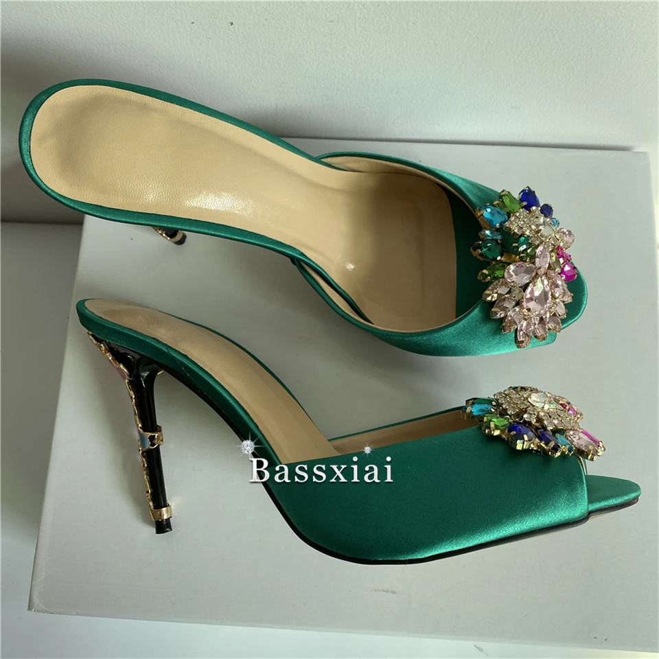 Роскошные атласные туфли на ремешке для девочек летние разноцветные Лепестковые