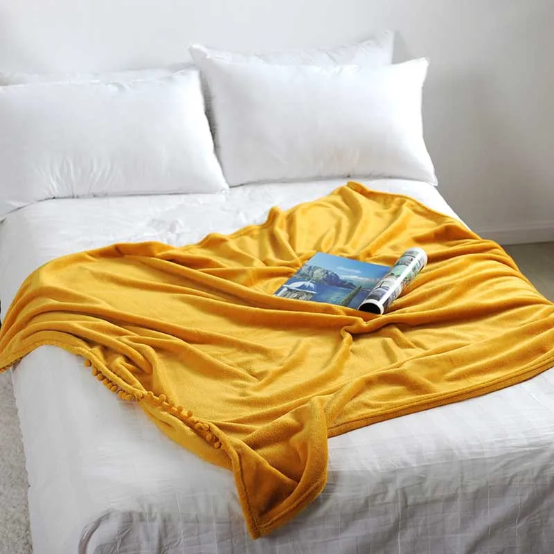 Мягкое теплое одеяло из кораллового флиса желто-зеленое зимнее с ворсом