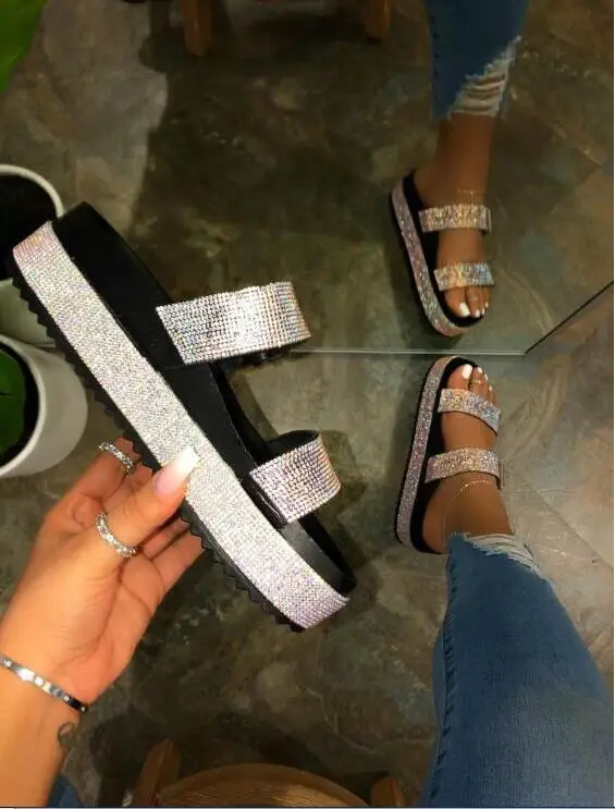 

outside wild beach slippers ladies leisure home travel flip flop Spring/summer 2020 women double-layer rhinestone buckle sandals
