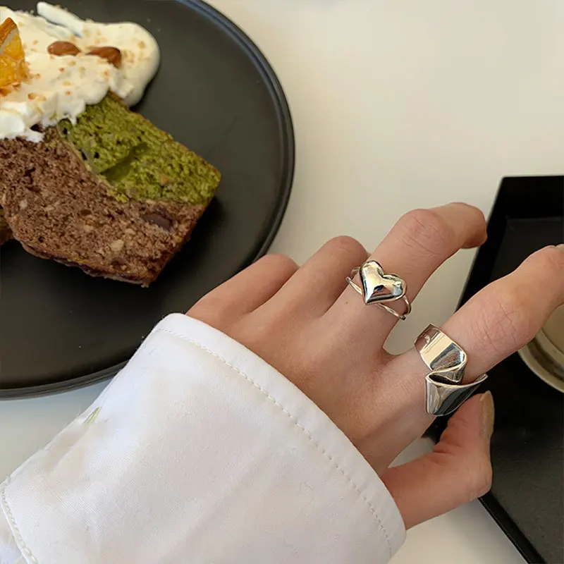 

Женское Несимметричное кольцо из серебра 925 пробы