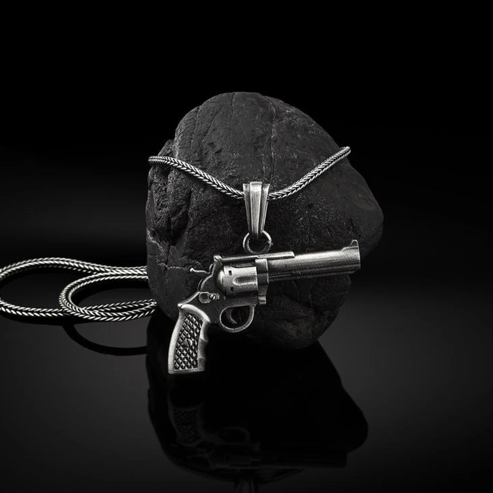 

Jewelry on the neck Pure Tin Weapon Pendant Men's Necklace Retro Style Revolver Men's Necklace Pendant Accessories