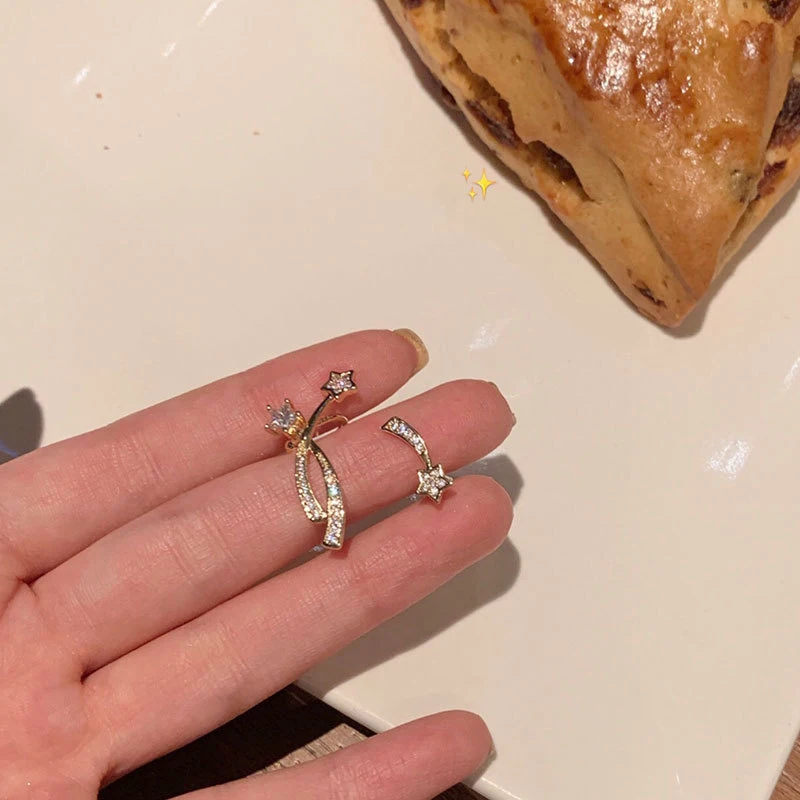 

Asymmetrical ear bone clip one-piece earrings female 2021trendy temperament advanced atmospheric earrings February 14 gift