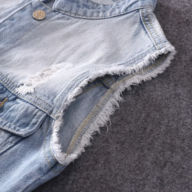 Мужской джинсовый жилет без рукавов голубой Повседневный облегающий с рваными