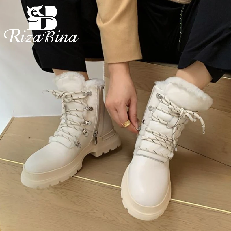 

RIZABINA/женские зимние сапоги из натуральной кожи; Теплая меховая обувь на платформе; Модная плюшевая зимняя обувь; Женские популярные полусап...