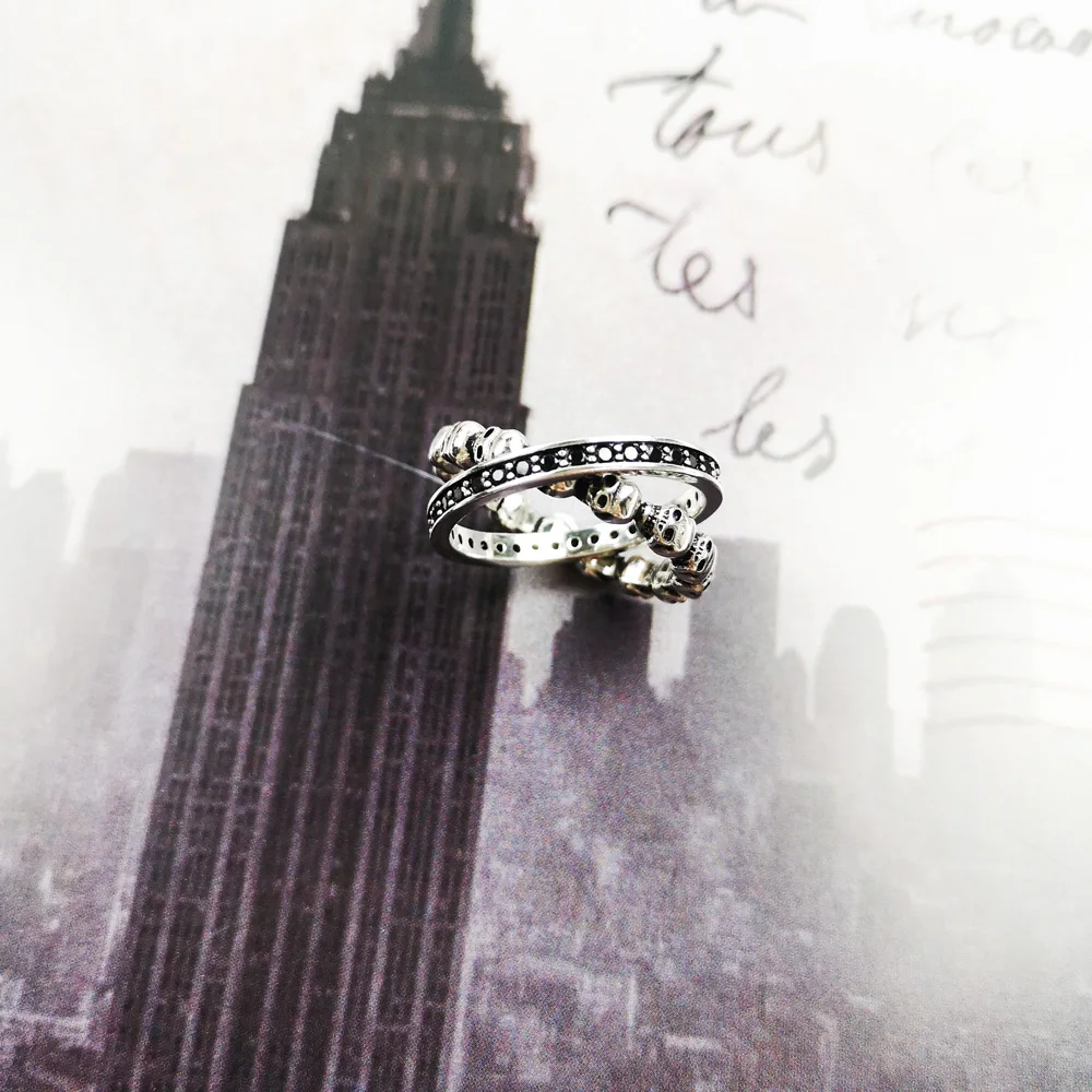 Кольцо в форме черепа Соединенные черные камни для штабелирования дизайн 925