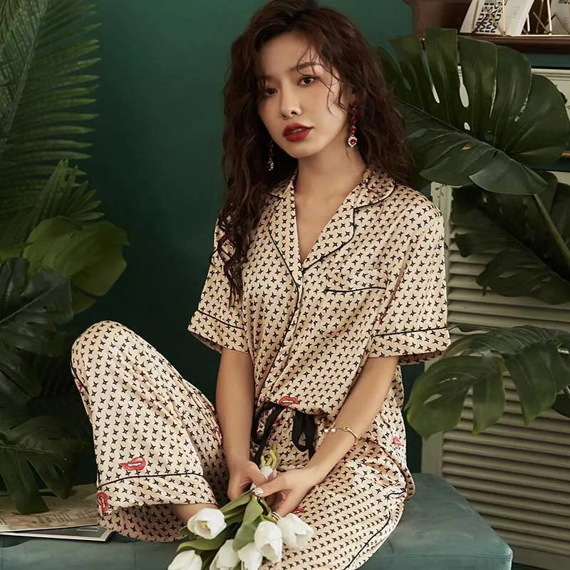

2020 Best Selling Women Silk Satin Pajamas set Ladies Soft Thin Sexy Sleepwear Star Printed Short Sleeve Top+Pants 2pcs Homewear