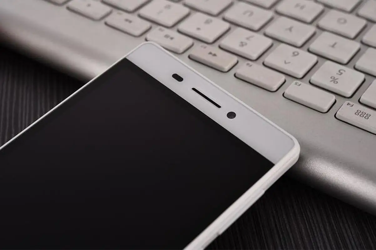 Hisense M30T 4 аппарат не привязан к оператору сотовой связи мобильный телефон 5 0