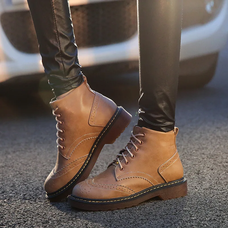 

2020 Autumn and Winter New England Motorcycle Boots Women's Lace-up Flat Ankle Boots Thick Bottom Large Size Women's Boots