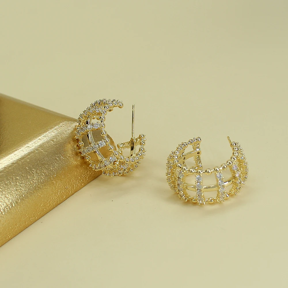 

Ethnic Female Romantic Style Crystal Hollow Earrings Ear Studs for Women Girls Fashion Jewelry Christmas Day Wholesale