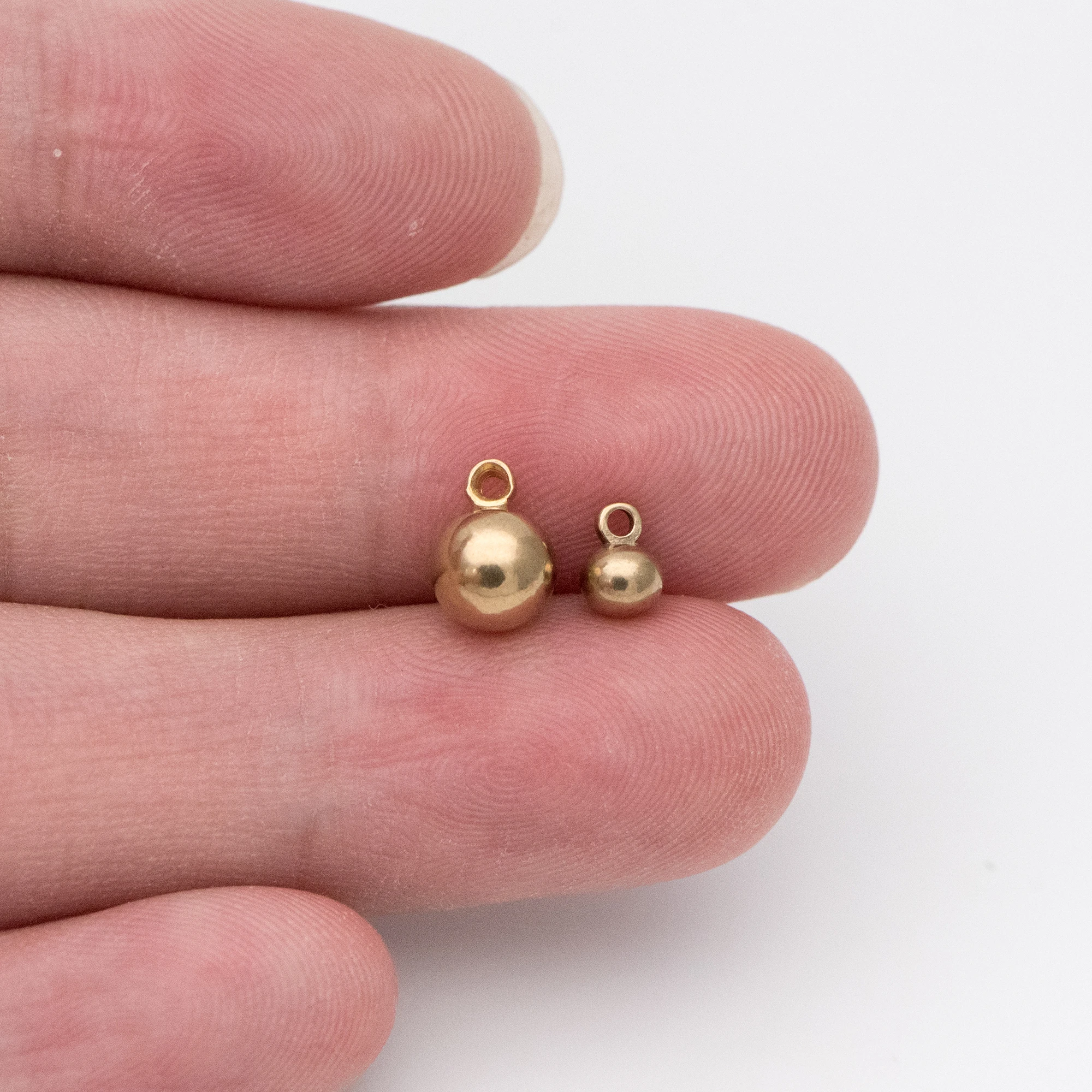 

20pcs Raw Brass Round Charm Pendants, 4mm/ 6mm Ball, Brass Findings DIY Jewelry Making Wholesale (RB-178)