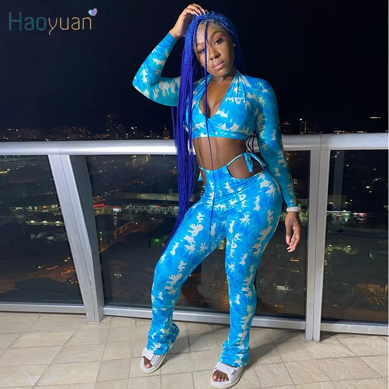 

Комплект женский из двух предметов, с укороченным топом с длинным рукавом и вырезами