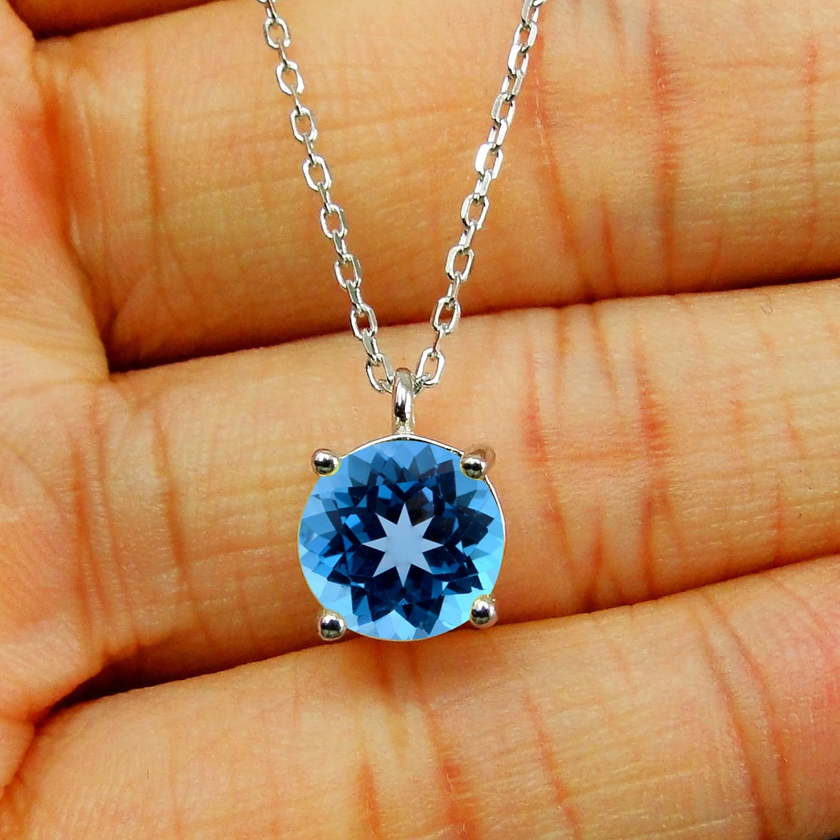 

Beautiful Atmosphere 2.03g 8x8 Round London Blue topaz Necklaces Gift Giving Send Your Girlfriend