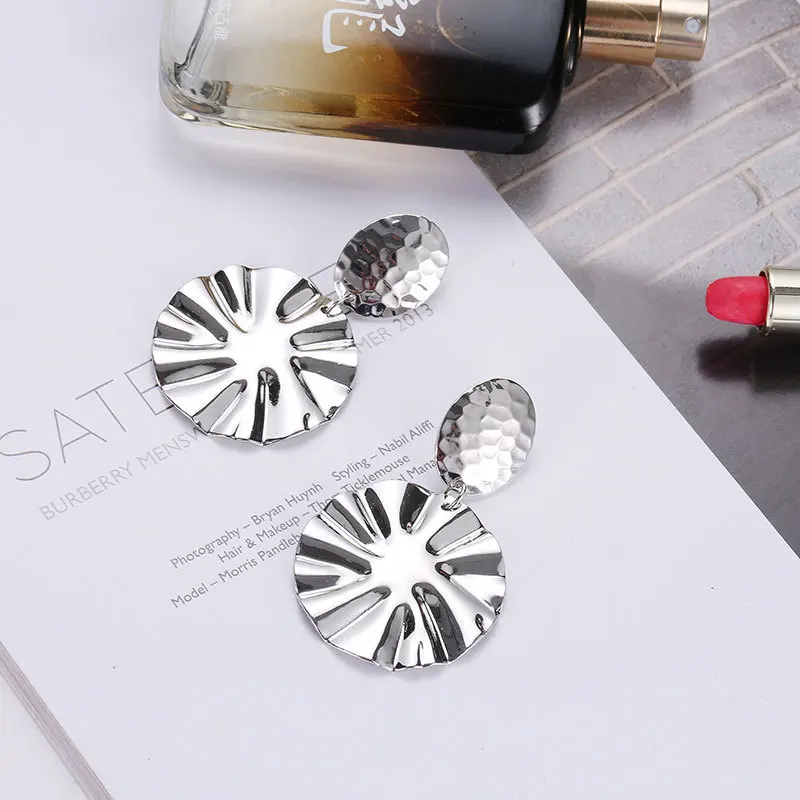 

mujer europea Metal Sexy Irregular personalidad Brincos pendientes Metal brillante earrings Punk mujeres jewellery