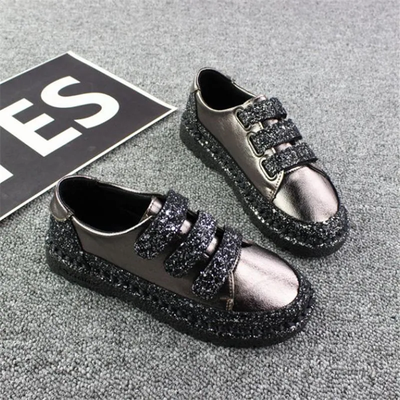 Модные женские кроссовки на плоской подошве красные черные серебристые туфли