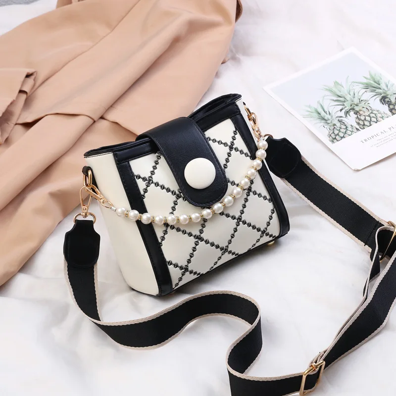 

Fashion Female Bag Summer and Autumn New 2021 Beaded Embroidery Ladies Messenger Bag Popular Rhombus One-shoulder Bucket Bag