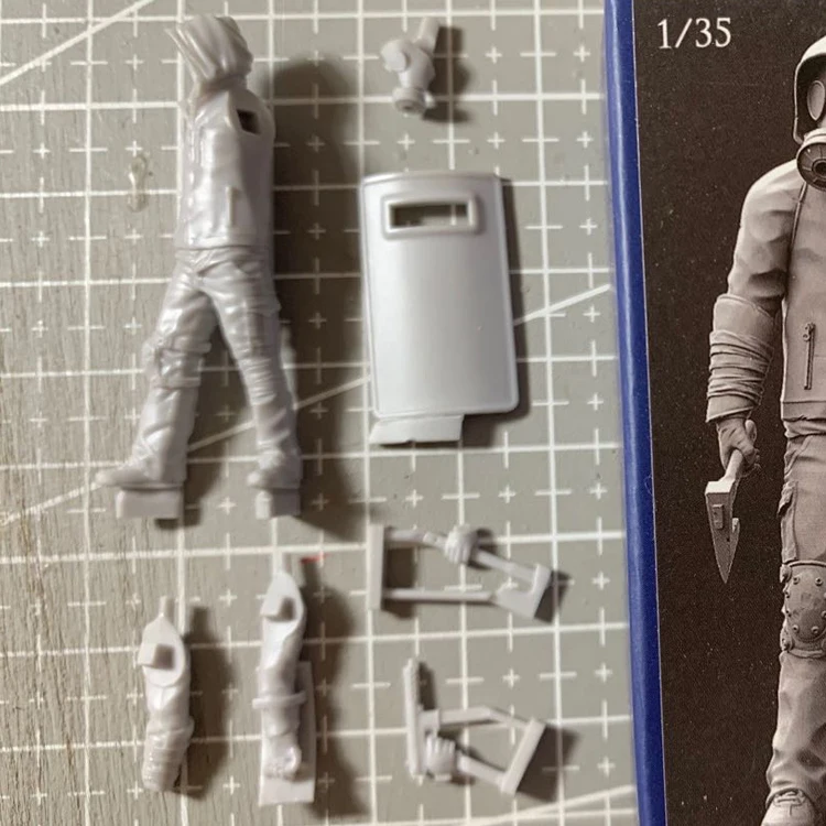 Модель 1/35 года фигурка GK Men из смолы со щитами несобранный и Неокрашенный