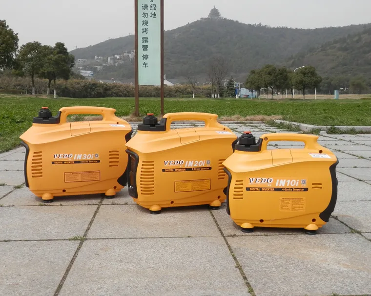 Габаритный бензиновый генератор 220 В бытовой маленький 2 кВт уличный автомобиль