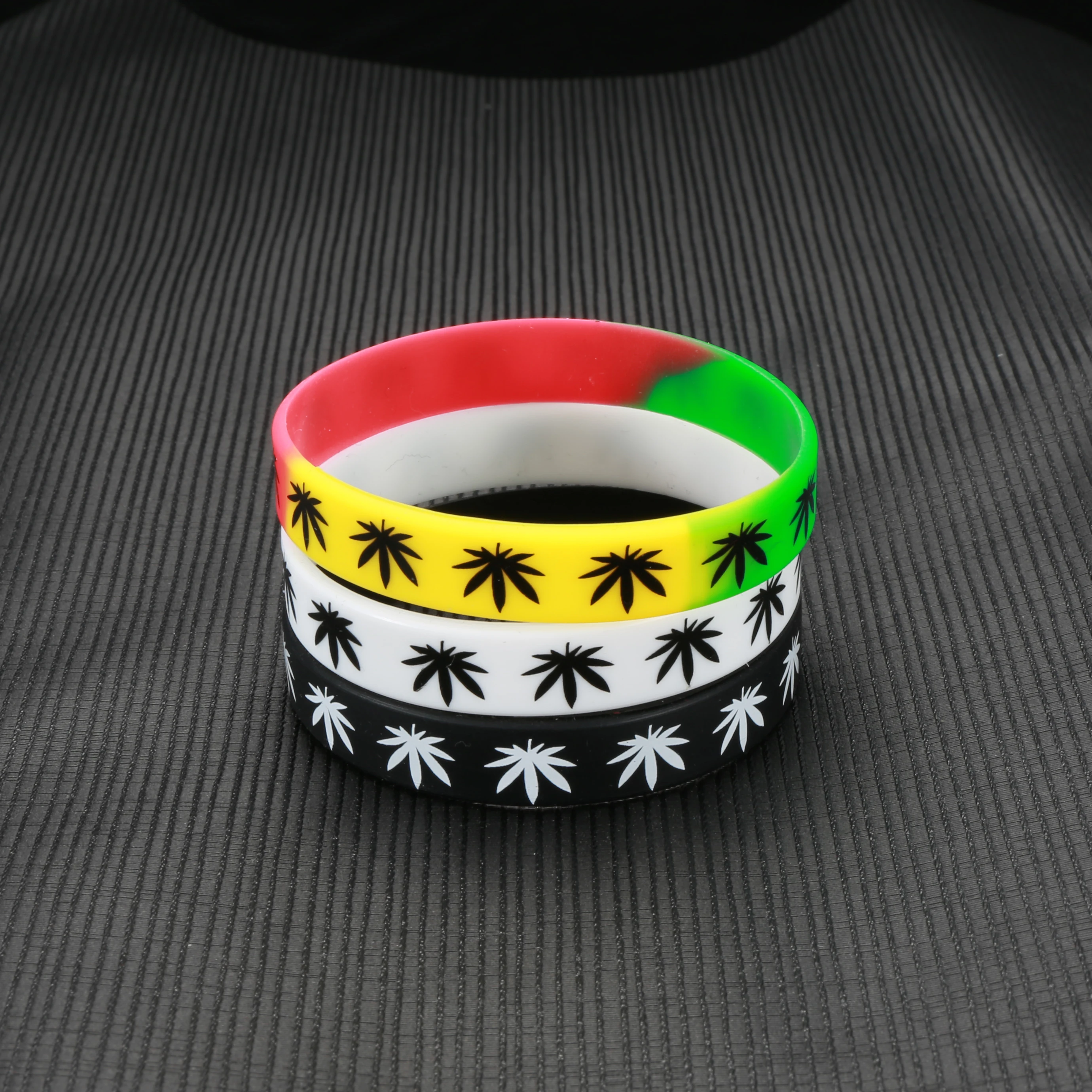 2pcs Leaves Jamaica Weed Rasta Reggae Silicone Bracelet&Bangles Black White Color Wristband Fashion Jewelry
