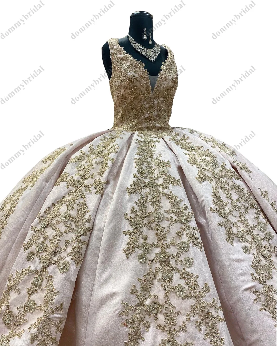 

Bling bling Gold Embroidery V neck Cheap Quinceanera Formal Evening Dress Beads Floor Length Charro Vestido De 15 Anos XV