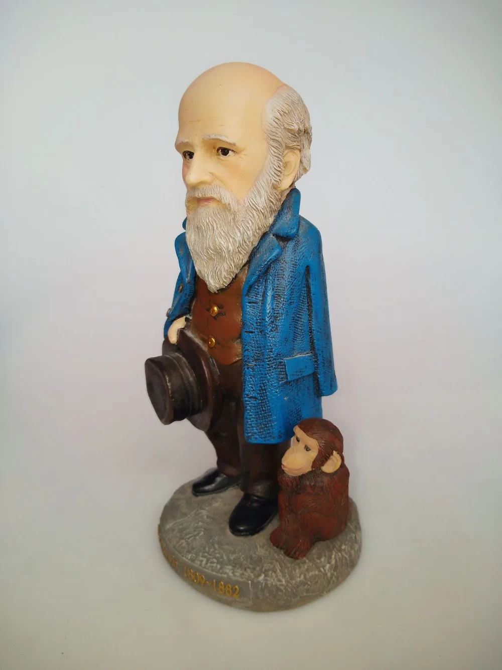 

Resin handicraft creative home character cartoon model furnishing world famous British Darwin memorial figures home decoration