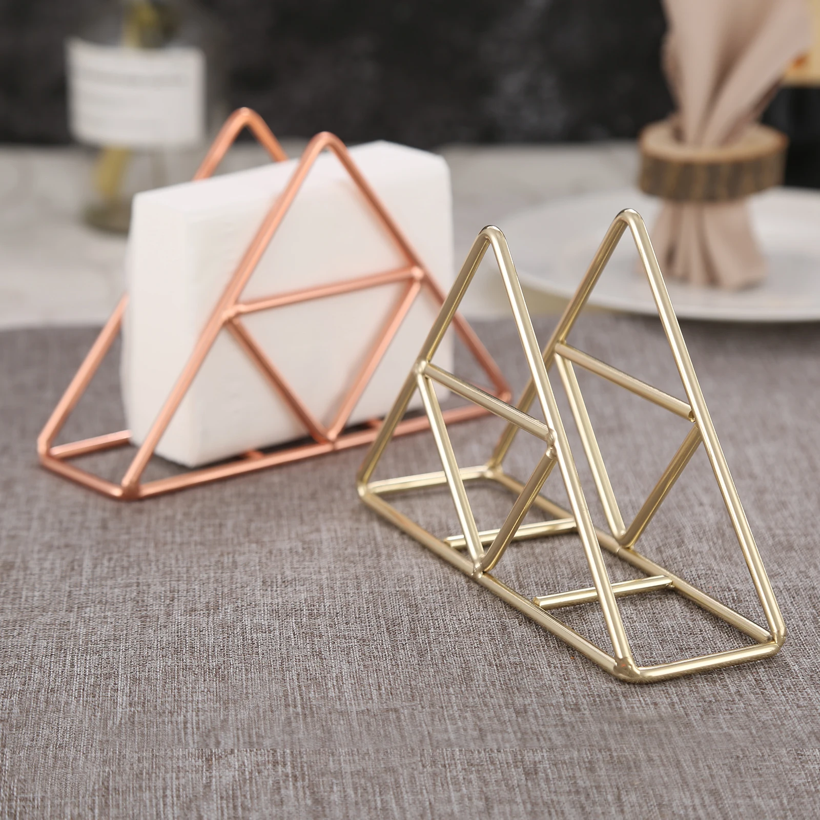 

Европейский настольный держатель для бумаги, позолоченный вертикальный держатель для бумажных полотенец, треугольный держатель для салфе...