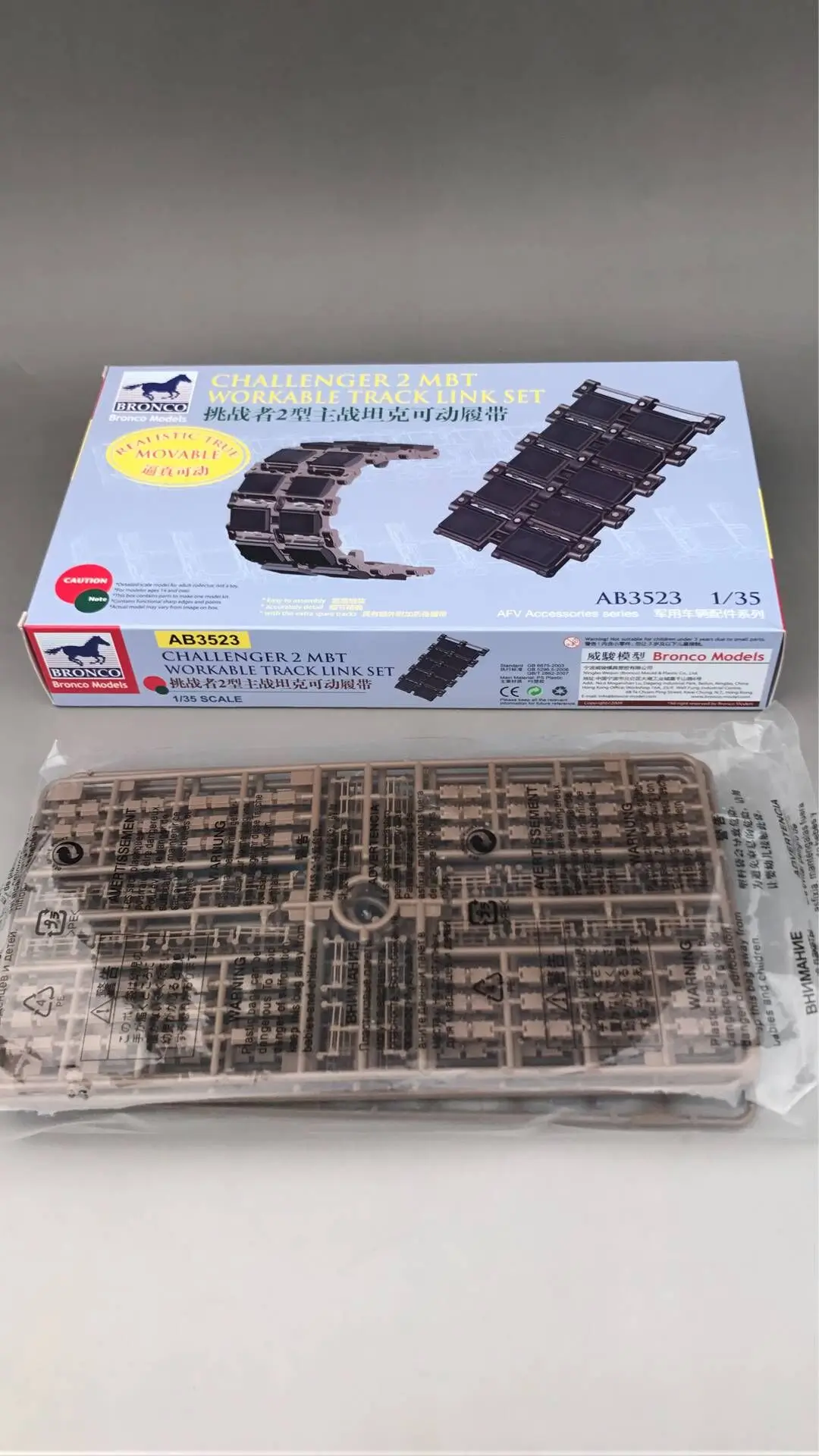 

BRONCO AB3523 1/35 Challenger 2 MBT Workable Track Link Set