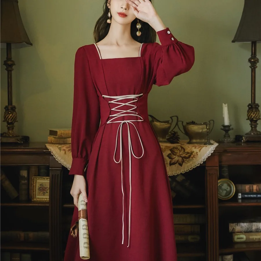 Женское винтажное платье в стиле ретро весеннее приталенное с квадратным