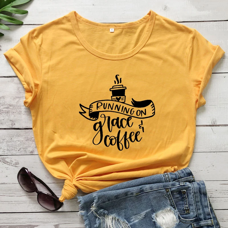 Футболка с надписью Running On Grace &amp Coffee Милая женская футболка графикой