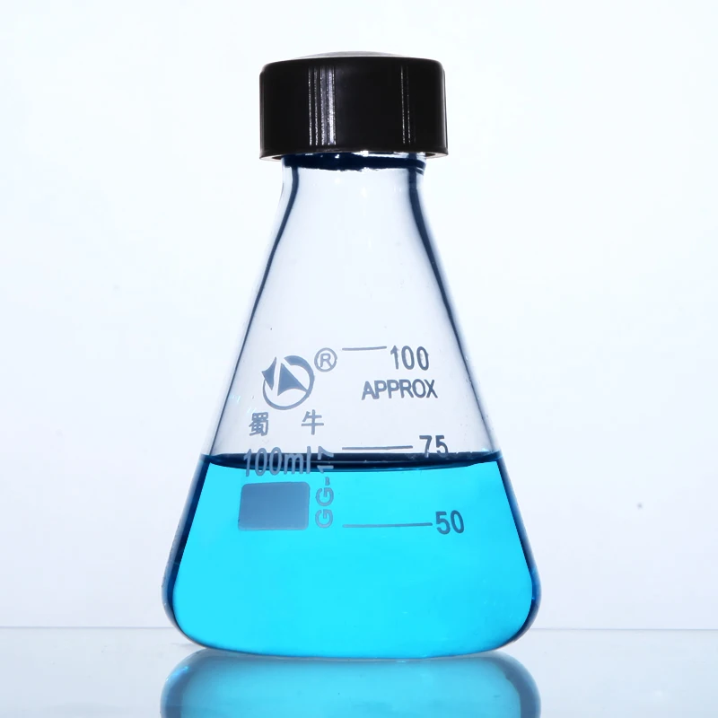 Лабораторная посуда из медицинского стекла Pyrex: конические колбы Эрленмейера на 50 мл, 100 мл, 250 мл, 500 мл и 1000 мл, образцовые бутылки с винтовыми крышками и пробками.