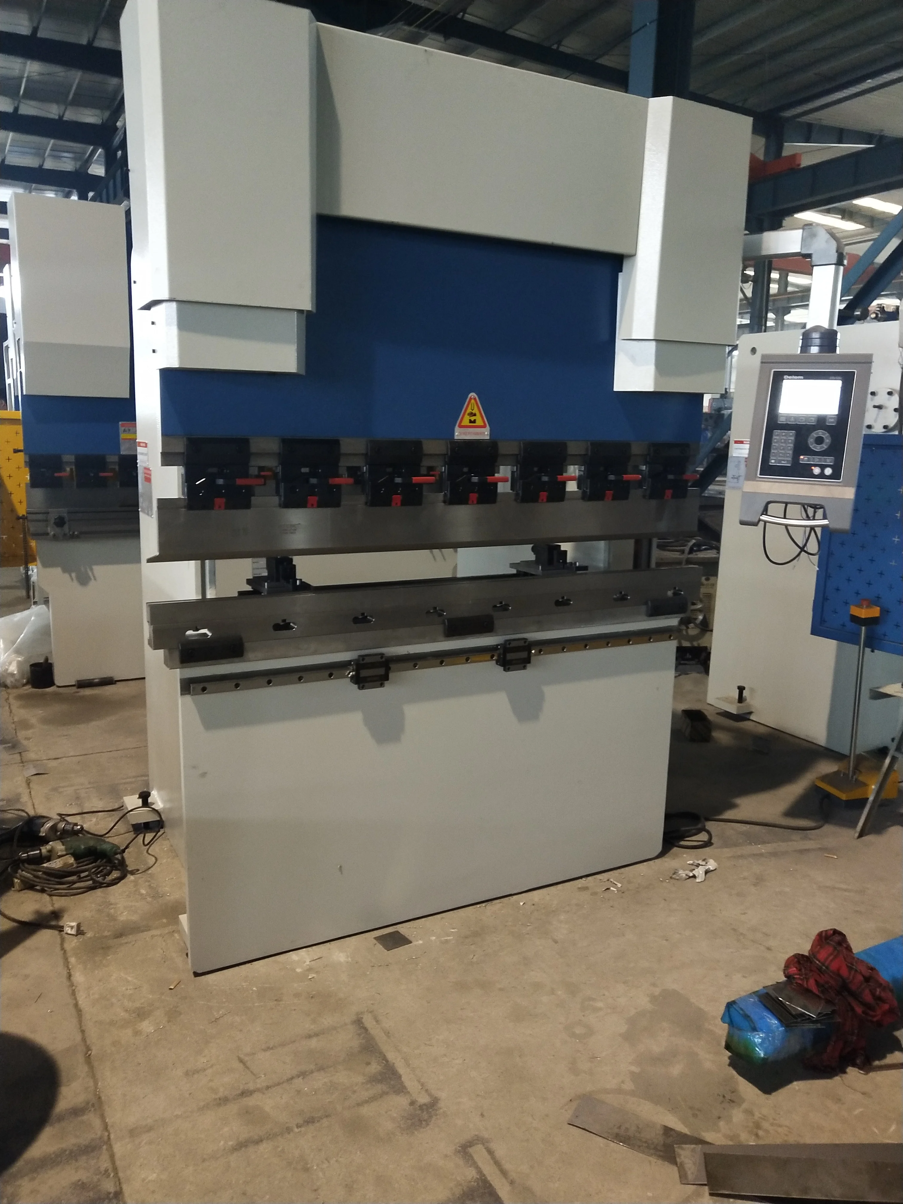 WE67K30T/1600 мм Синхронизация cnc гидравлический фрикционный пресс машина для
