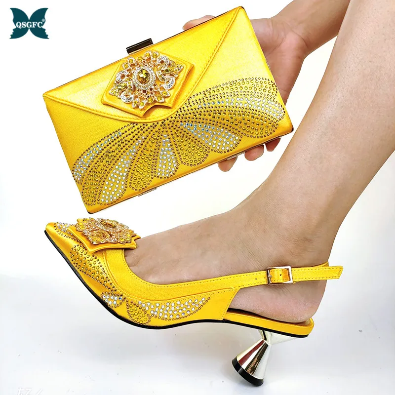 Новая обувь желтого цвета итальянские дизайнерские туфли и сумки подходящие к