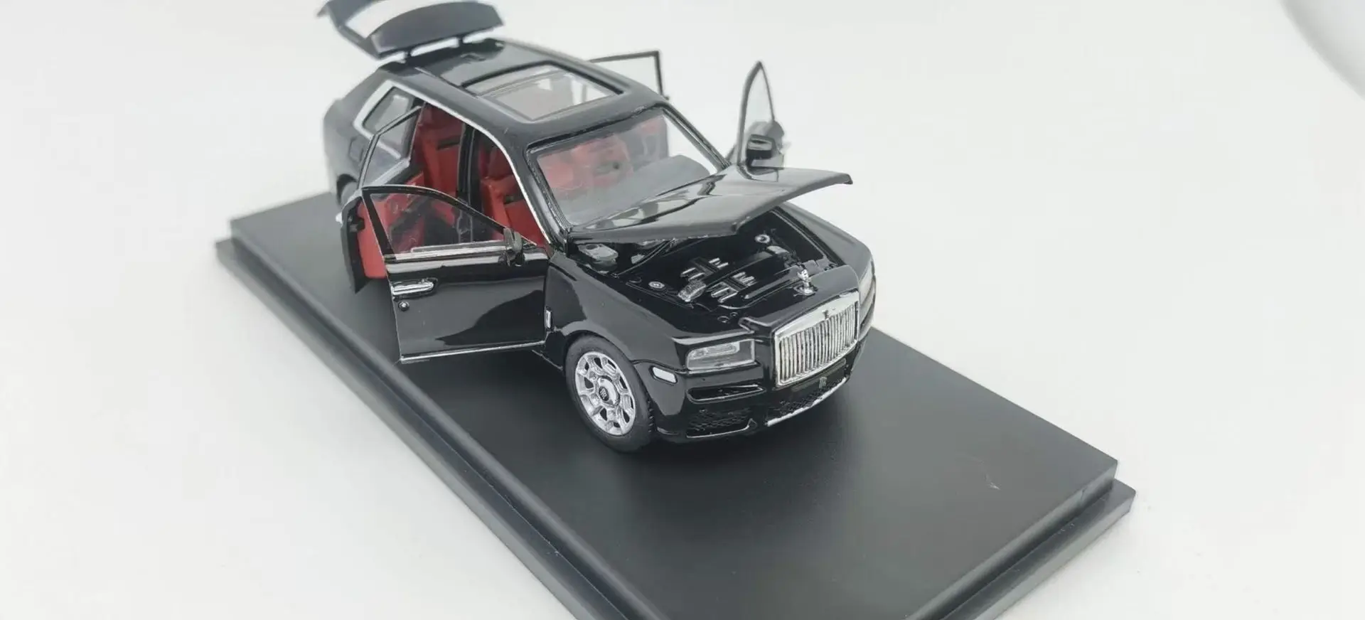 Внедорожник Rolls Royce Curinan масштаб 1/64 литая модель автомобиля 6 дверей открывается в