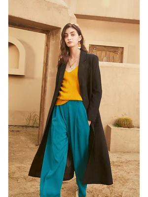 

Original design of black temperament autumn winter trench coat 2020 new medium long coat silhouette women