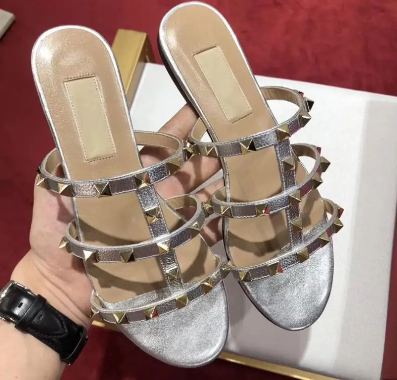 

Luxury Brand Women Slippers Designer Rivets Shoes 2021 V Logo Genuine Leather Summer Slipper Flat Sandals for Women Slides 42