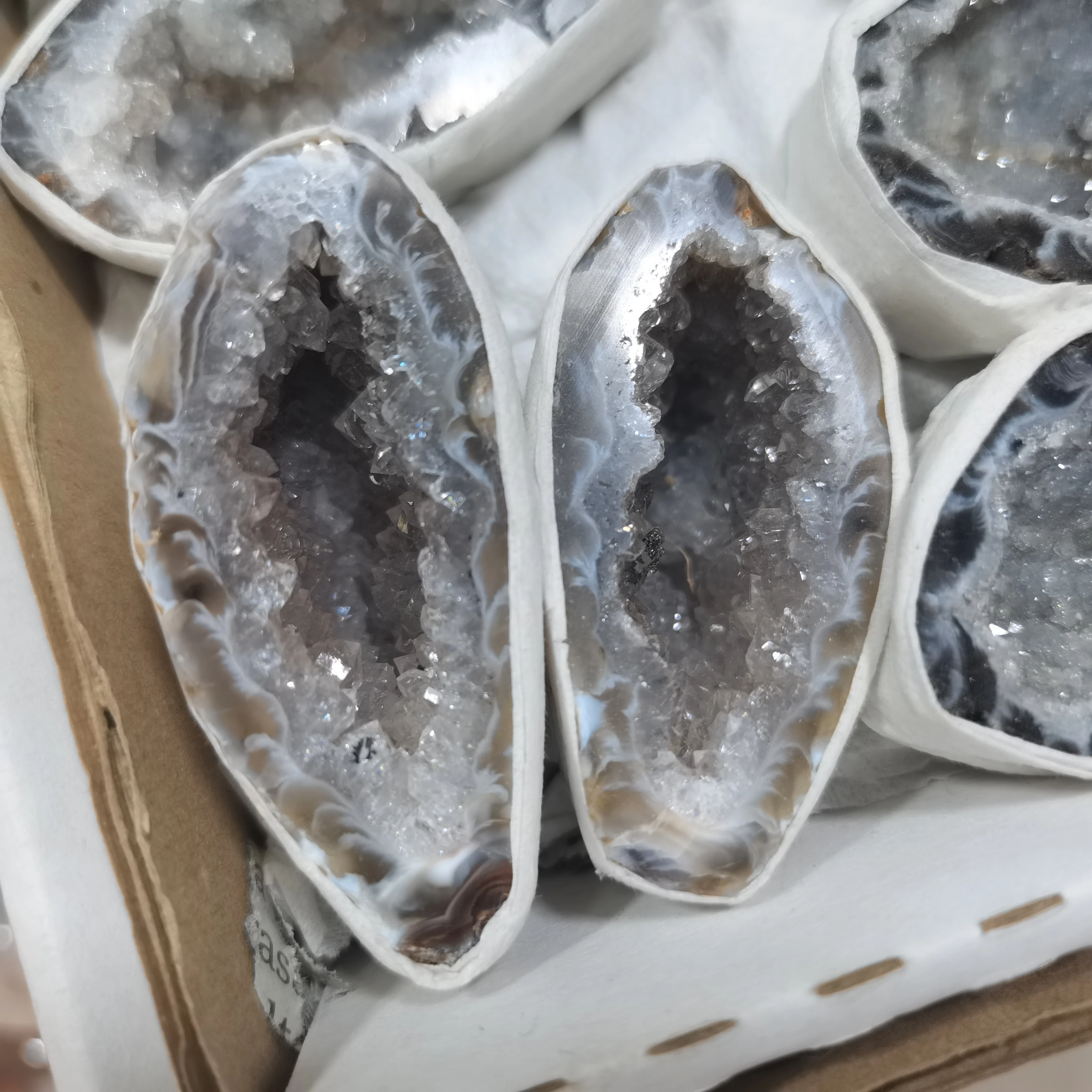 

Natural Agate Geode Crystal Hole Mineral Specimen Contains Clean Crystal Clusters Beautiful Stones and Crystals Agate Slice