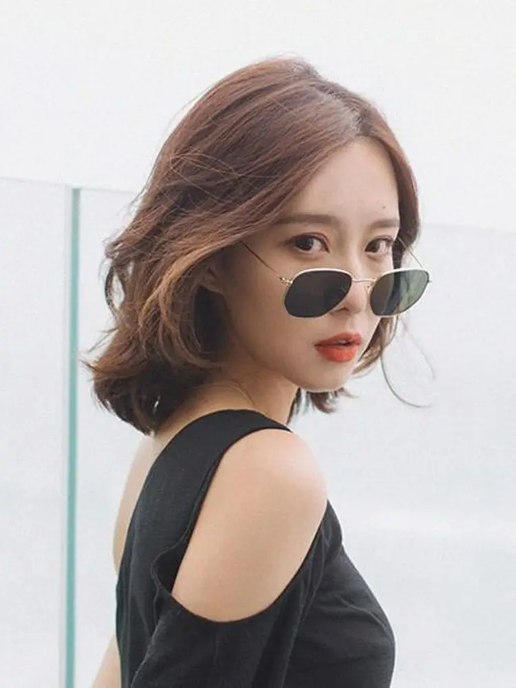 Солнцезащитные очки унисекс модные с шестигранными линзами в золотистой оправе