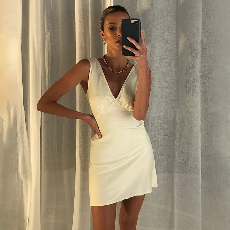 

Женское шелковое мини-платье без рукавов, с открытой спиной и глубоким V-образным вырезом