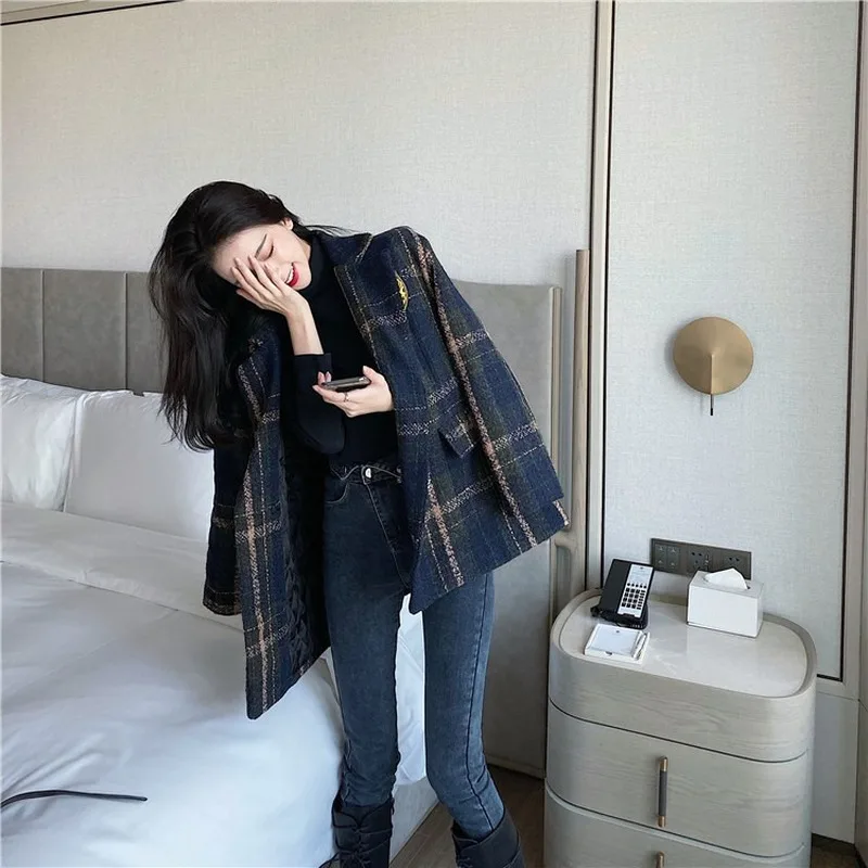 

Autumn and winter new French British style badge suit collar retro plaid fashion thick quilted woolen coat jacket female trend