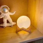Светодиодный ночник с 3D рисунком Луны, 8 см, с подставкой, на батарейках, мягсветильник светильник, креативный Декор для спальни, для любимых, детей, подарок