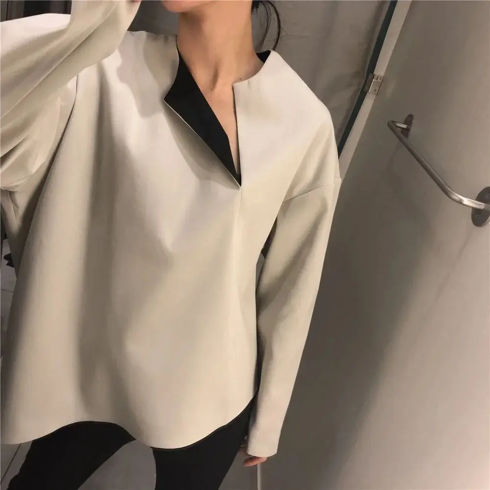 Глянцевый текстурированный Асимметричный топ с воротником кремовая рубашка |