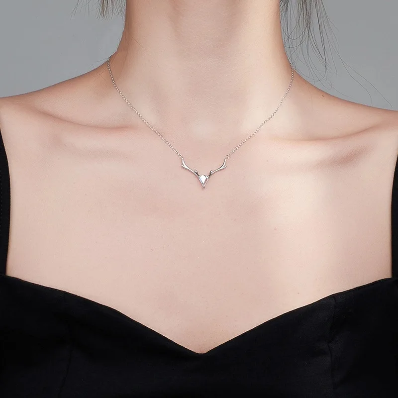 

FMILY Minimalist 925 Sterling Silver Exquisite Moon Stone Elk Horn Necklace Fashion Elegant Clavicle Chain for Girlfriend Gift