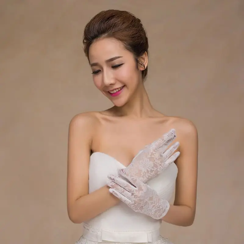 

Womens Floral Lace White Short Gloves Full Fingered Wrist Length See Through Solid Color Bridal Wedding Mittens Vintage
