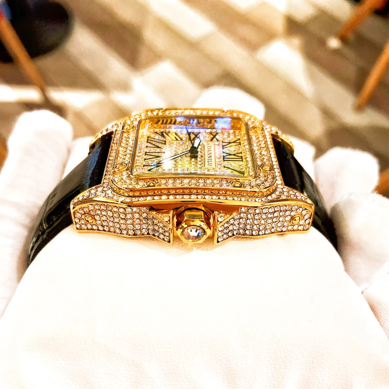 Мужские часы с квадратным большим циферблатом и бриллиантами кожаный ремешок