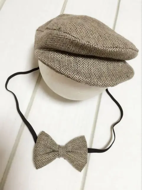 

Photo of newborn duck billed Hat Hand bow tie