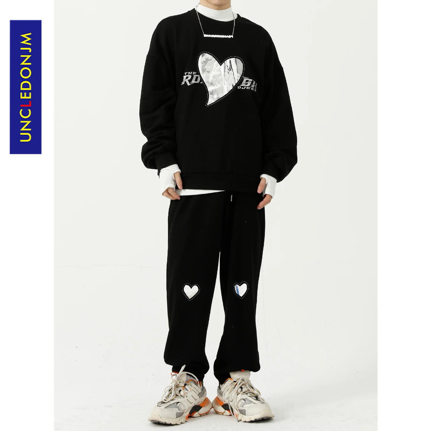 

Спортивный костюм мужской UNCLEDONJM, в Корейском стиле, с сердечками, свободный, Повседневный, Спортивный костюм для мужчин, пара, комплект из дв...